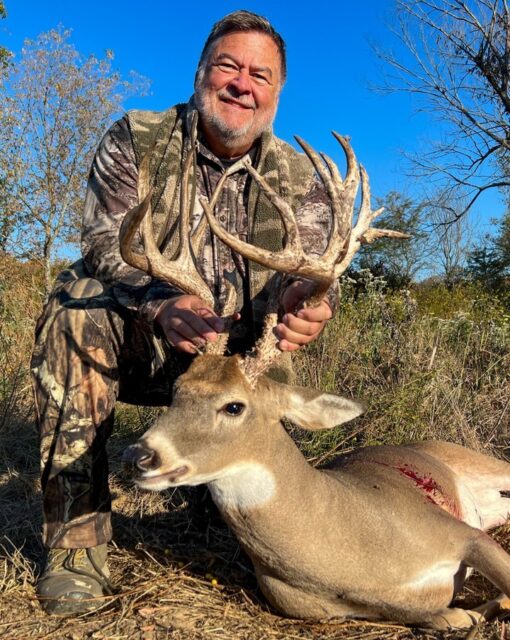 Check out this slammer of a buck that one of our very own agents Butch ( @jacobandbutch.gplc ) was able to harvest! Our agents don't just talk the talk, they walk the walk when it comes to knowing great hunting properties. Congrats Butch!